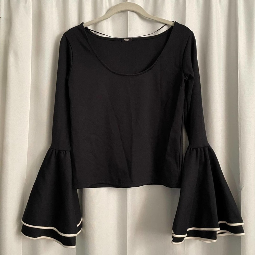 Monrow Blouse fits a large